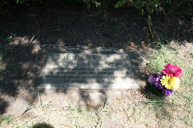 Photo of the grave of Bonnie Parker