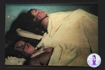 Photo of the dead bodies of Bonnie and Clyde